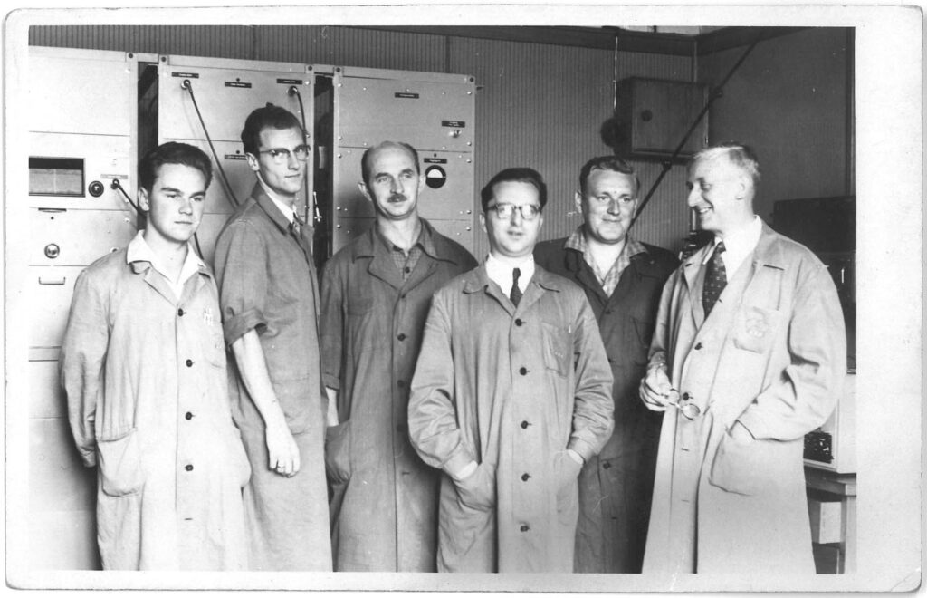 Gruppenfoto von AKG-Mitarbeitern, Anfang der 50er-Jahre
