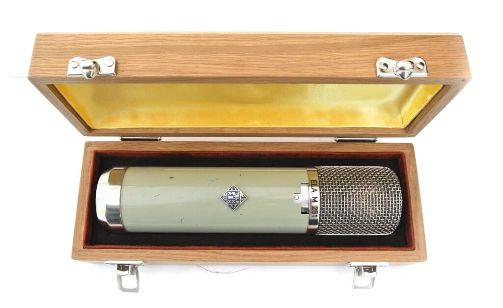 Telefunken-ELA-M-251-Mikrofon im Holzkoffer