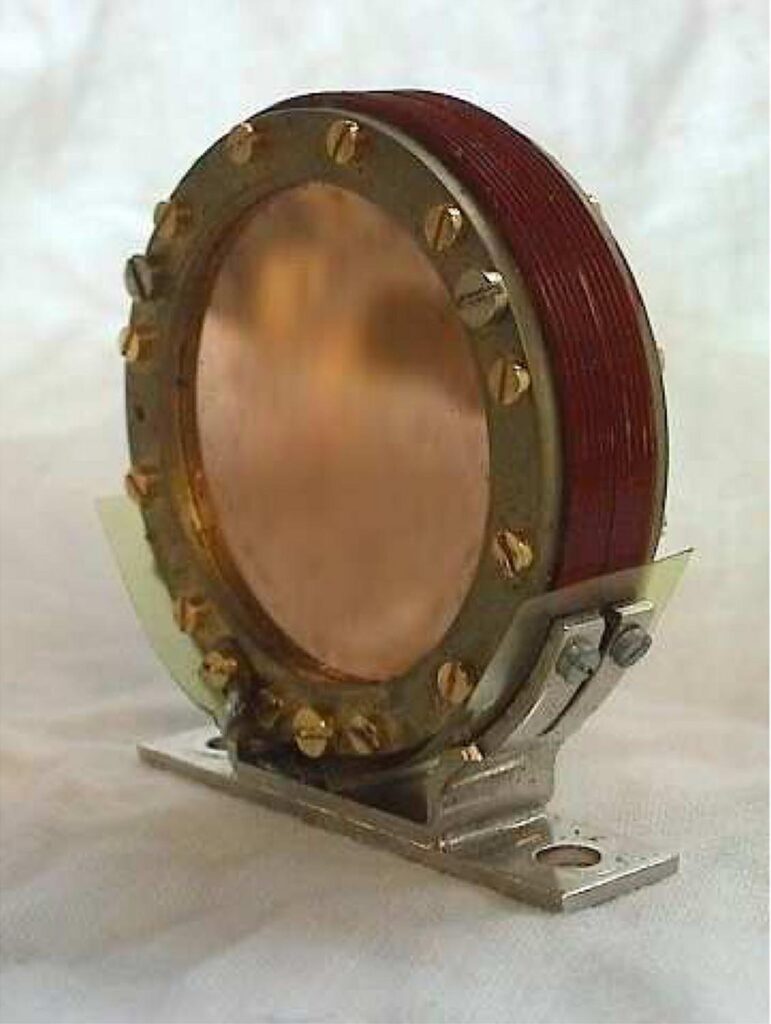 AKG-CK12-Kapsel mit ihrem Schraubenkranz